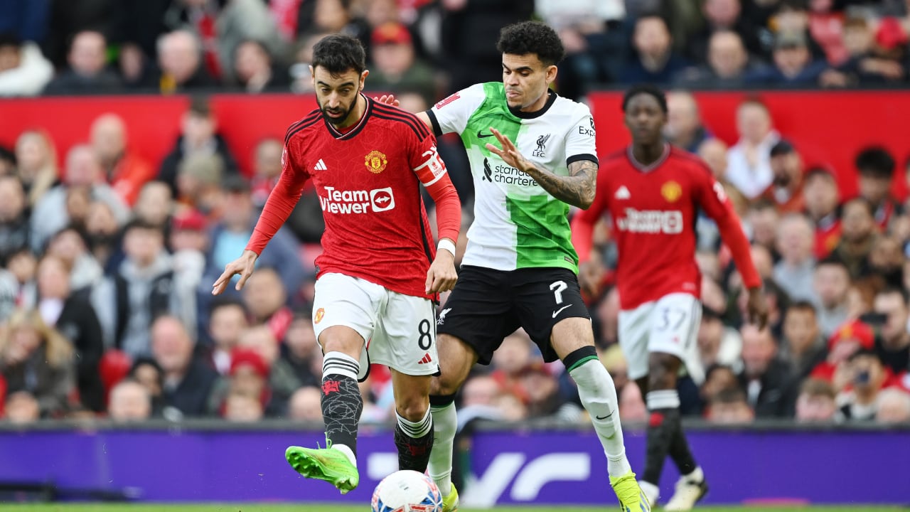 El Clásico de Inglaterra entre Liverpool vs United, se juega a pesar de las complicadas condiciones climáticas