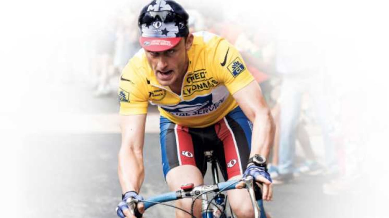 El actor Ben Foster interpreta a Lance Armstrong, el estadounidense que, por sus casos de dopaje, puso en riesgo el futuro del ciclismo.