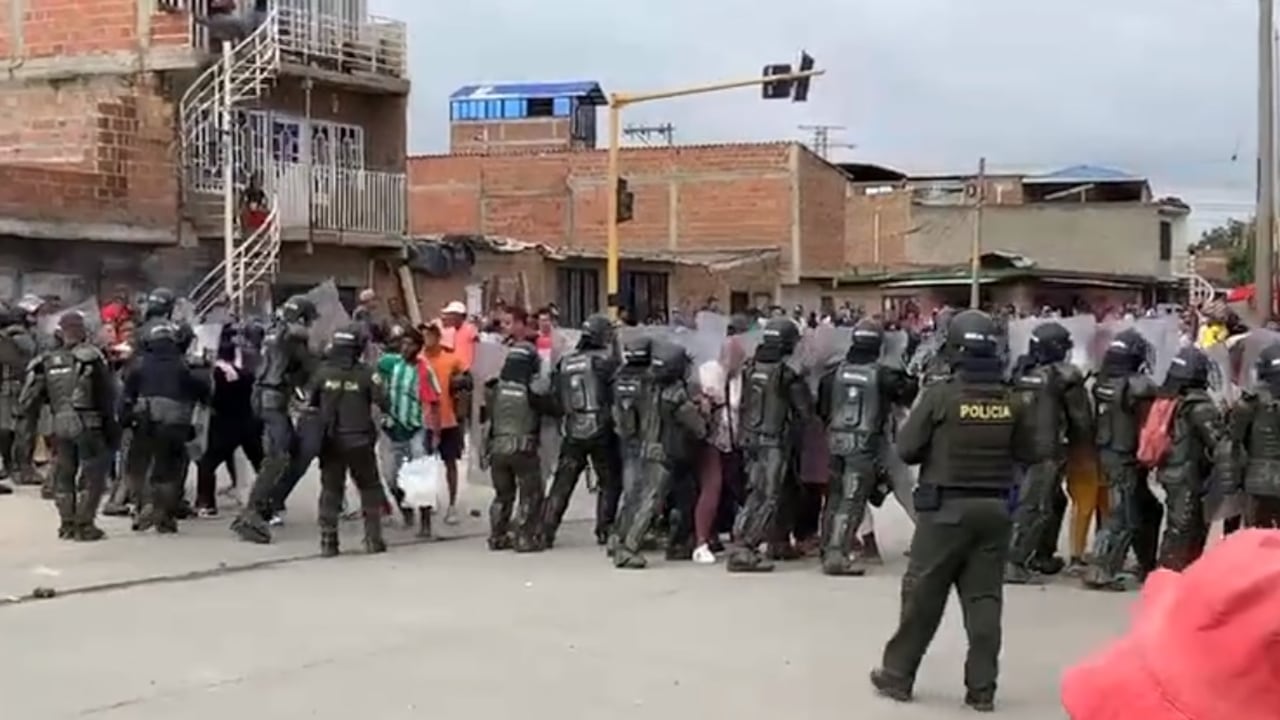 Confrontación en Cali entre comunidad invasora y la fuerza pública