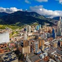 Los hallazgos de la IA desafían las concepciones arraigadas sobre los barrios más deseables en Bogotá, subrayando la importancia de adoptar un enfoque más holístico y basado en datos al evaluar la calidad de vida en la ciudad.