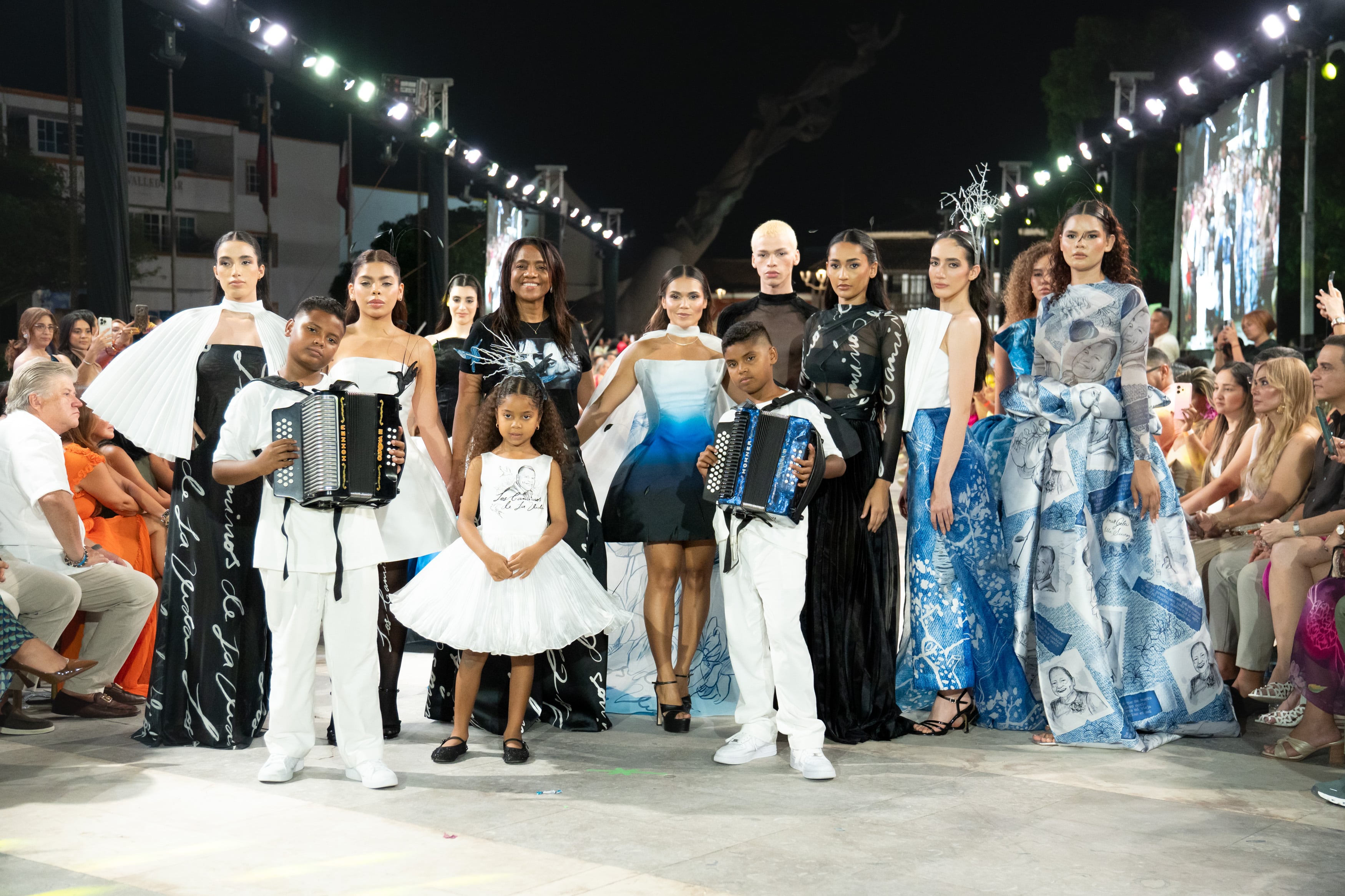 El homenaje a Omar Geles se realizó en el marco de Ixel Itinerante en una pasarela en la plaza Alfonso López en Valledupar.