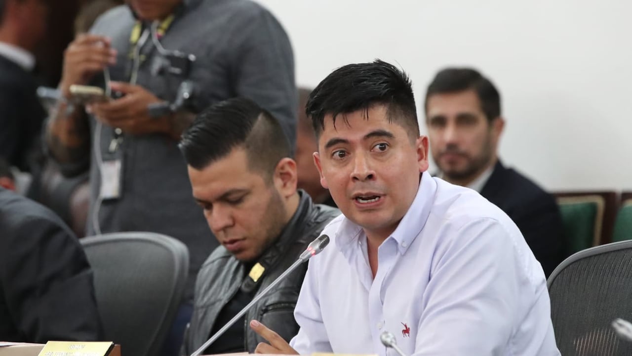 Ariel Ávila y Jota Pe Hernández competían por la presidencia de la Comisión Primera del Senado.