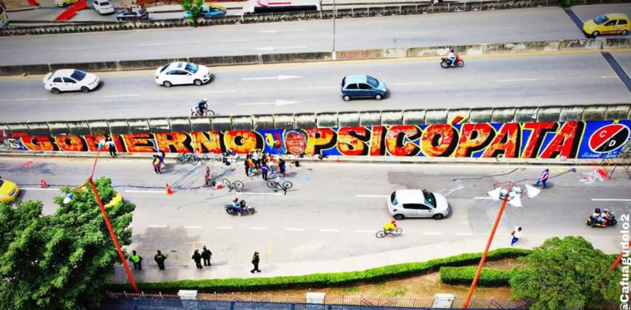 Mural censurado por un grupo de personas del Centro Democrático.