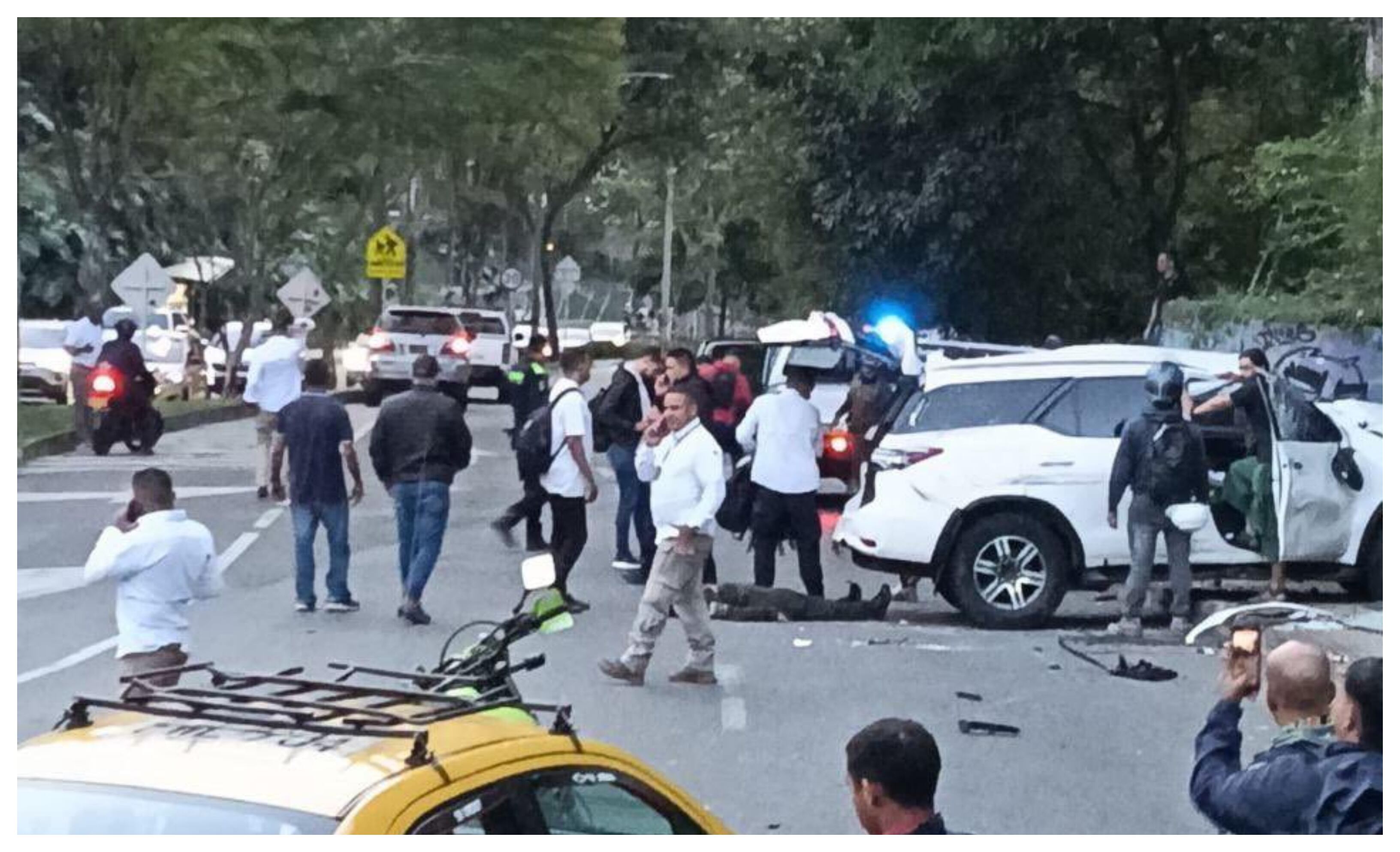 Esta es la camioneta de la caravana de Daniel Palacios volcada en Medellín.