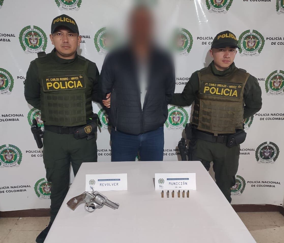 Ciudadano capturado con arma de fuego.