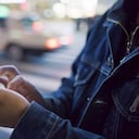Hombre fue detenido en un centro comercial de Miami, por el contenido de unos videos de su celular. Imagen de referencia. Foto: Getty Images.