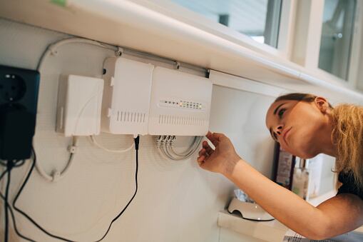 El router wifi es el dispositivo encargado de distribuir la red inalámbrica en los diferentes espacios.