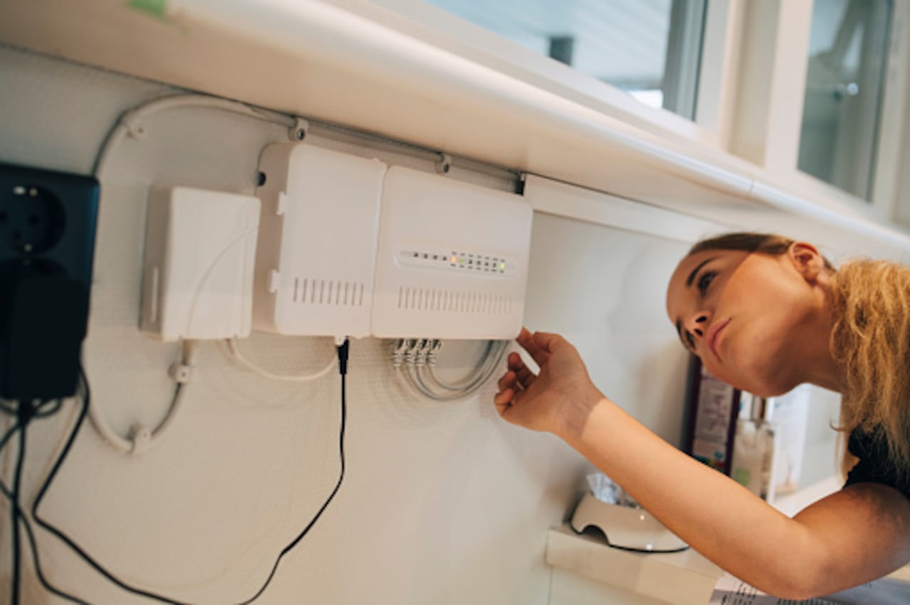 El router wifi es el dispositivo encargado de distribuir la red inalámbrica en los diferentes espacios.