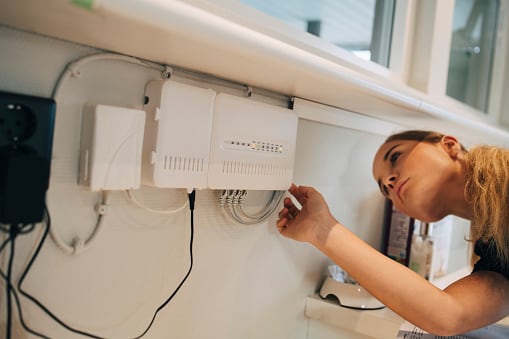 El router wifi es el dispositivo encargado de distribuir la red inalámbrica en los diferentes espacios.