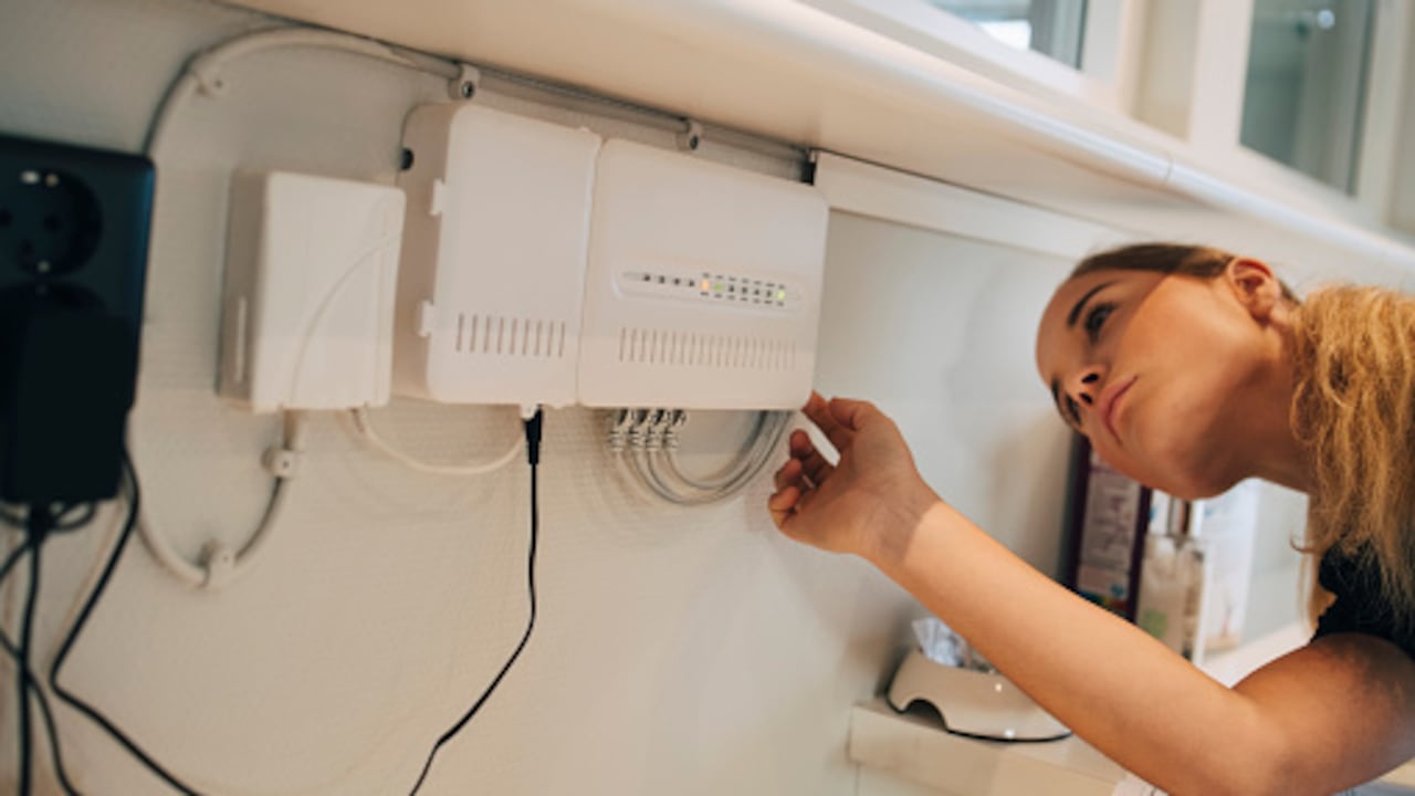 El router wifi es el dispositivo encargado de distribuir la red inalámbrica en los diferentes espacios.