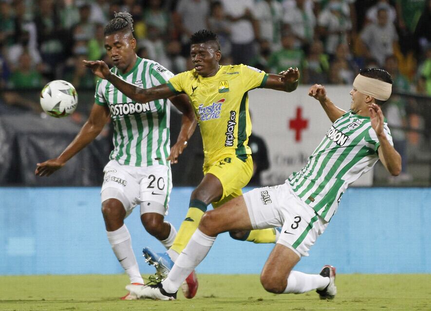 Felipe Aguilar jugando con Nacional