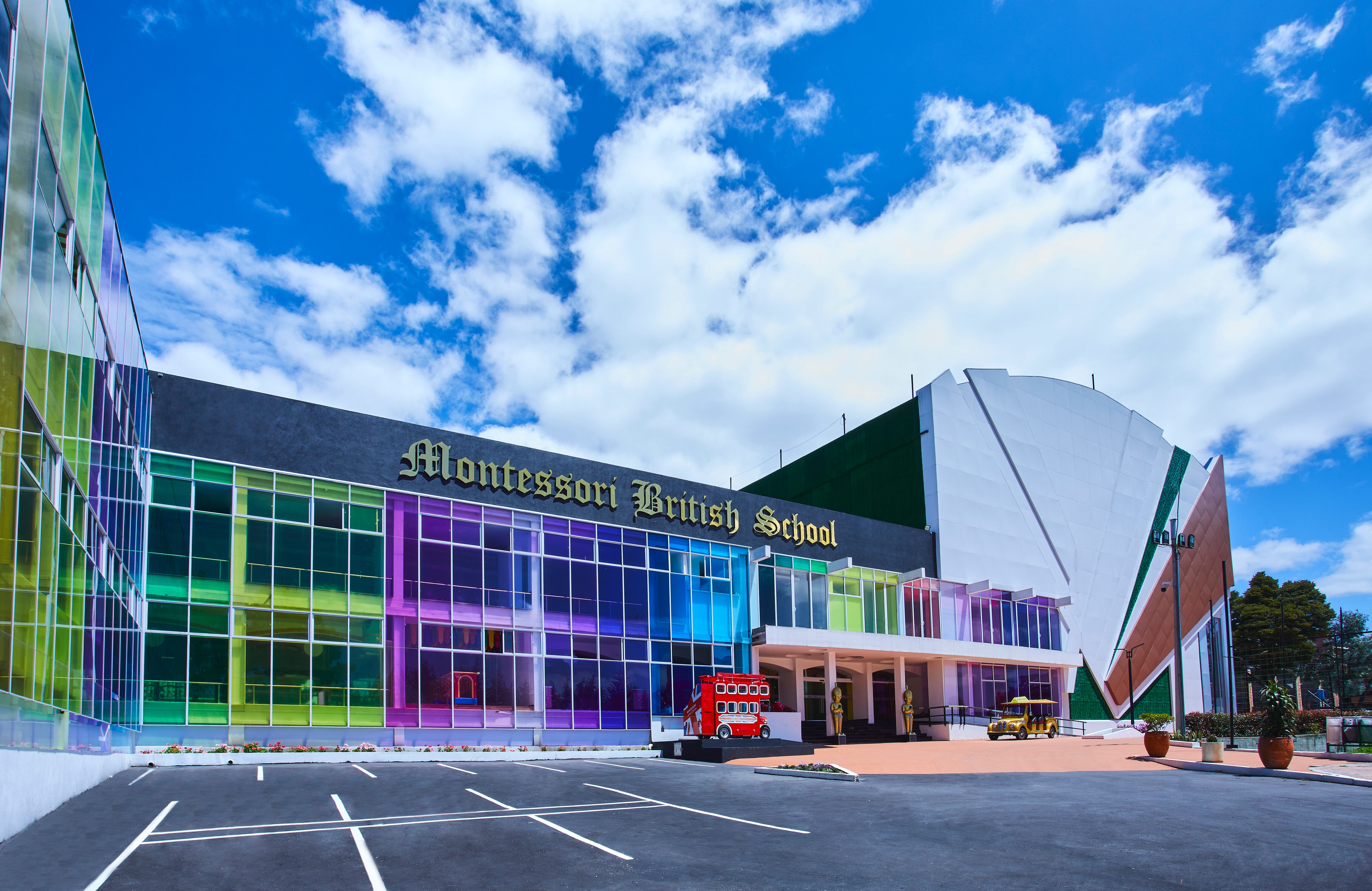 En la institución, los estudiantes no solo aprenden sobre qué es y cómo funciona la lA. También desarrollan una conciencia crítica sobre su impacto en la sociedad.