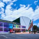 En la institución, los estudiantes no solo aprenden sobre qué es y cómo funciona la lA. También desarrollan una conciencia crítica sobre su impacto en la sociedad.