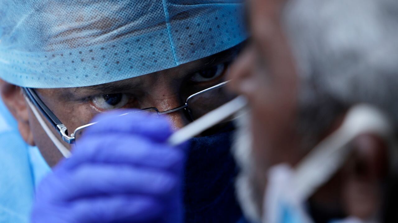 Proteger a los adultos mayores del contagio con el virus que causa la covid-19 ha sido uno de los objetivos del Gobierno nacional y de los mandatarios territoriales.