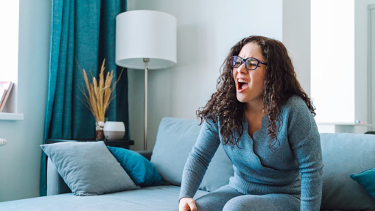 El dolor de rodilla es una molestia que afecta a personas de todas las edades.