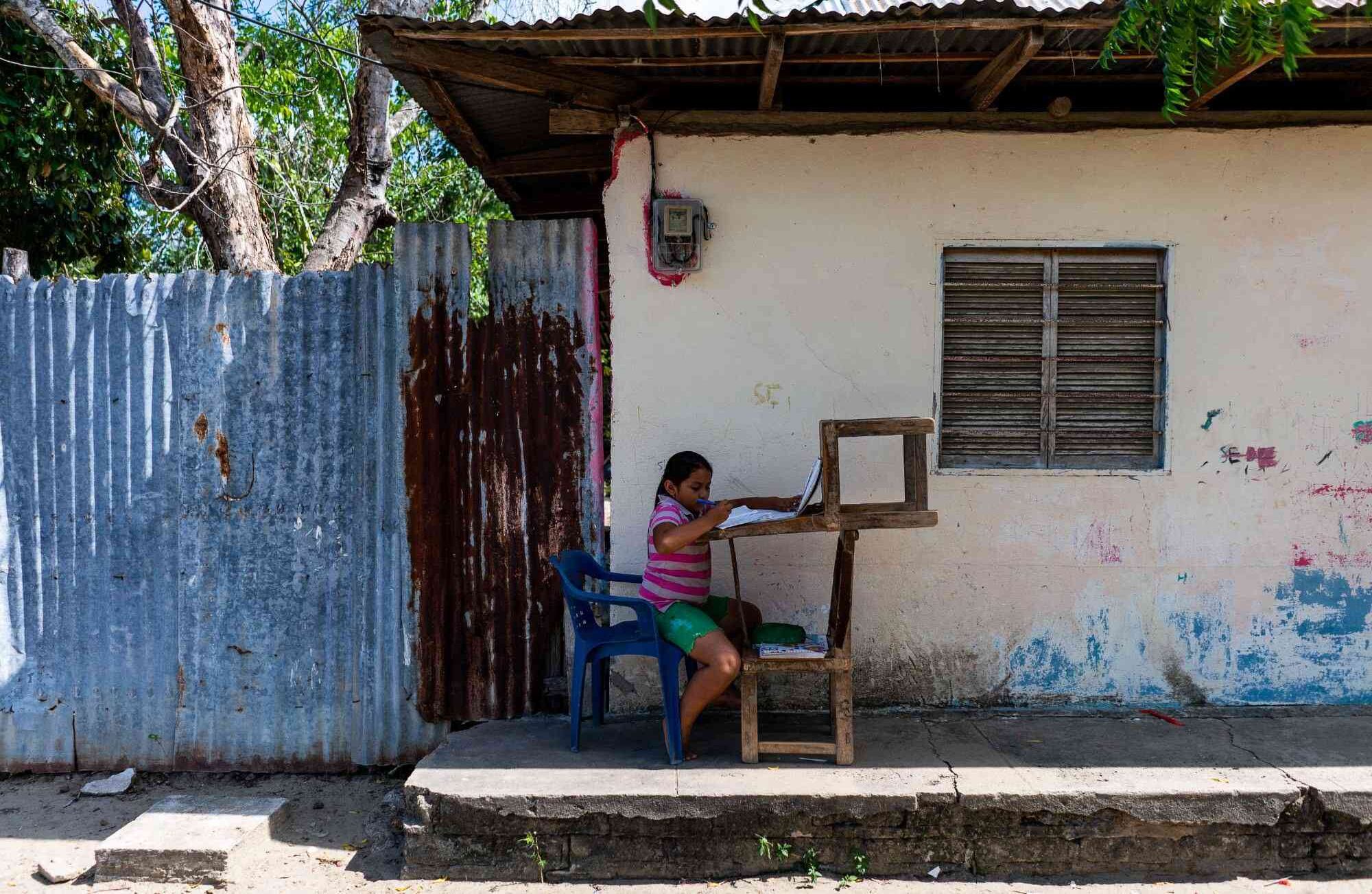 Aun el instituto  educativo técnico-agropecuario El Salado no empieza sus clases sin embargo Maria Claudia Martinez ya se prepara para el nuevo año escolar.