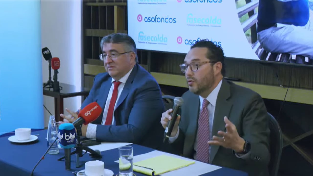 Gustavo Morales, presidente de Fasecolda y Andrés Velasco, presidente de Asofondos.
