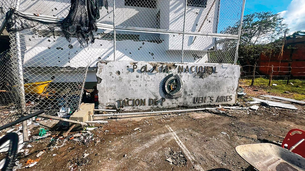 Estación de Policía de Buenos Aires quedó destruida tras el ataque de las disidencias de Iván Mordisco.