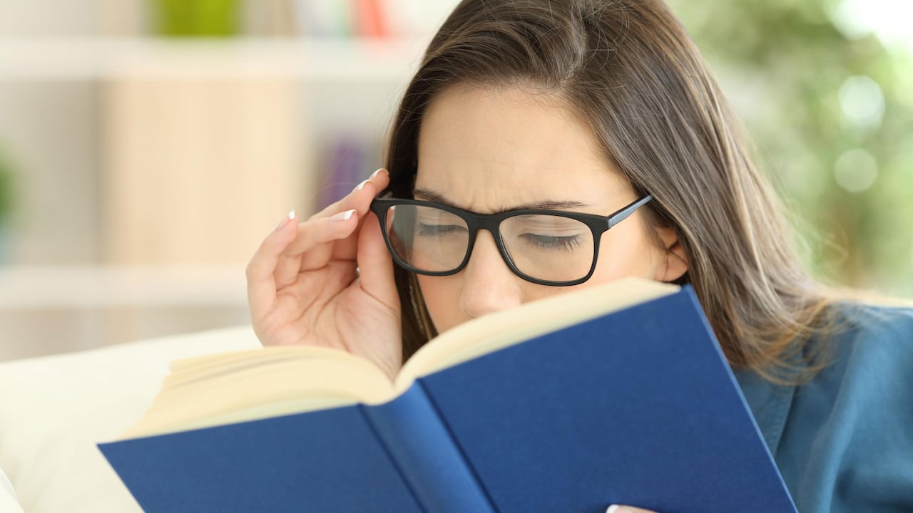 Los pacientes con presbicia deben mantener una buena alimentación que ayude a disminuir sus efectos.