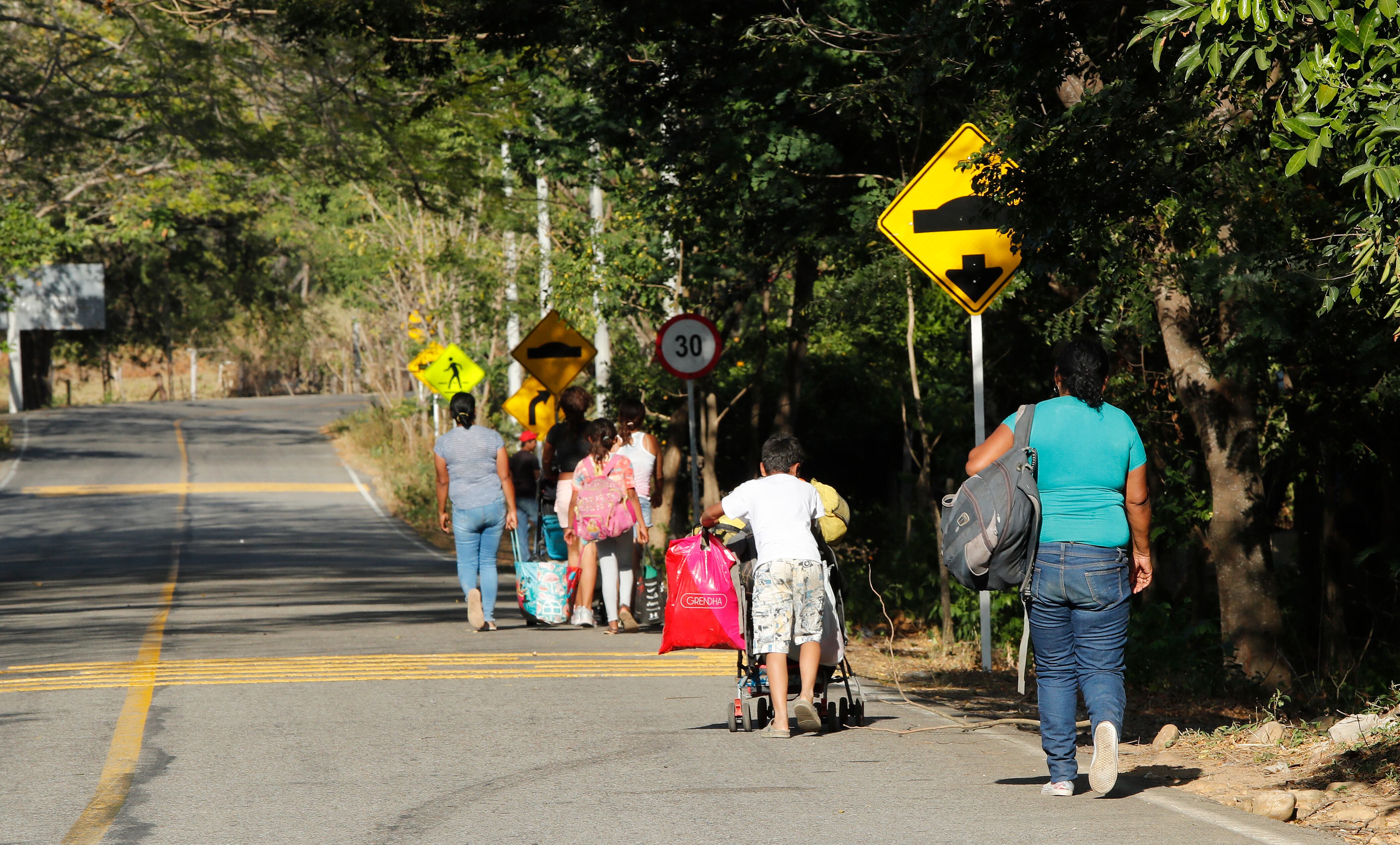 Desplazamientos  de familias en Arauca, tras el homicidio selectivo de 27 personas en el departamento.
enero 6 del 2022
Foto Guillermo Torres / Semana