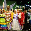 En tarima, los diferentes Actores Festivos de las Fiestas de Cartagena, junto a la máxima autoridad festiva: Los Lanceros.