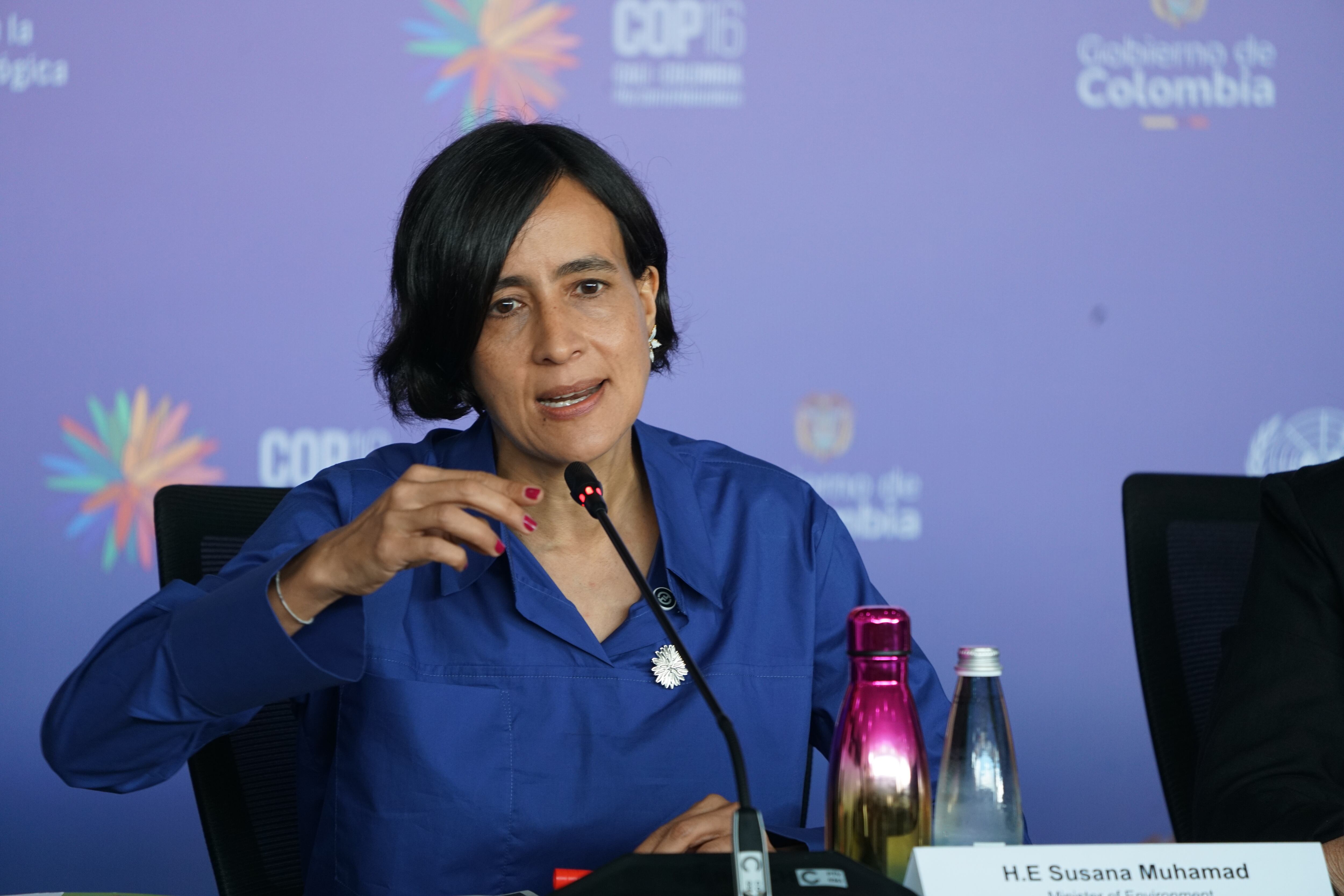 Ministra de Ambiente, Susana Muhamad, recibió la presidencia de la COP de manos de China. Foto Jorge Orozco / El País