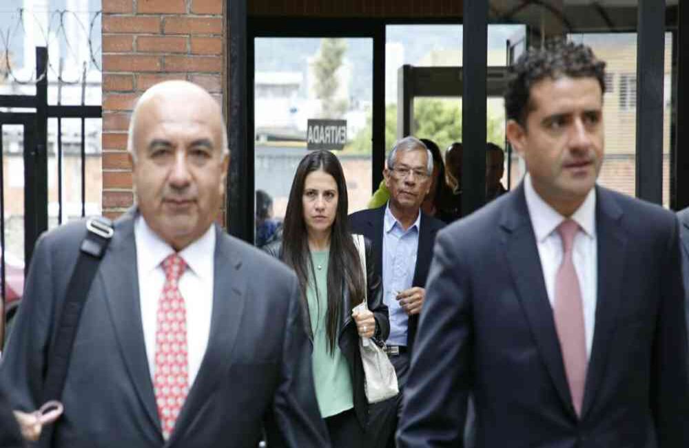 Sobre las 7 de la mañana, los Hermanos Uribe Noguera arribaron al Complejo Judicial de Paloquemao para conocer la decisión del juez. Foto: Guillermo Torres/SEMANA.