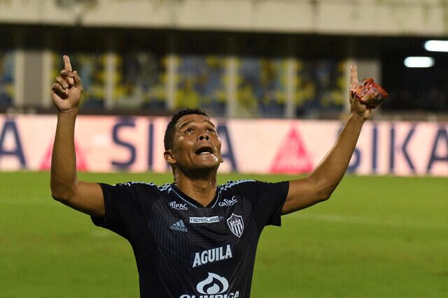 Carlos Bacca fue el anotador del penal a favor de Junior en el partido contra Nacional por la fecha 12 de la Liga BetPlay 2023-ll (la foto corresponde al partido entre Alianza y Junior por la fecha 11)