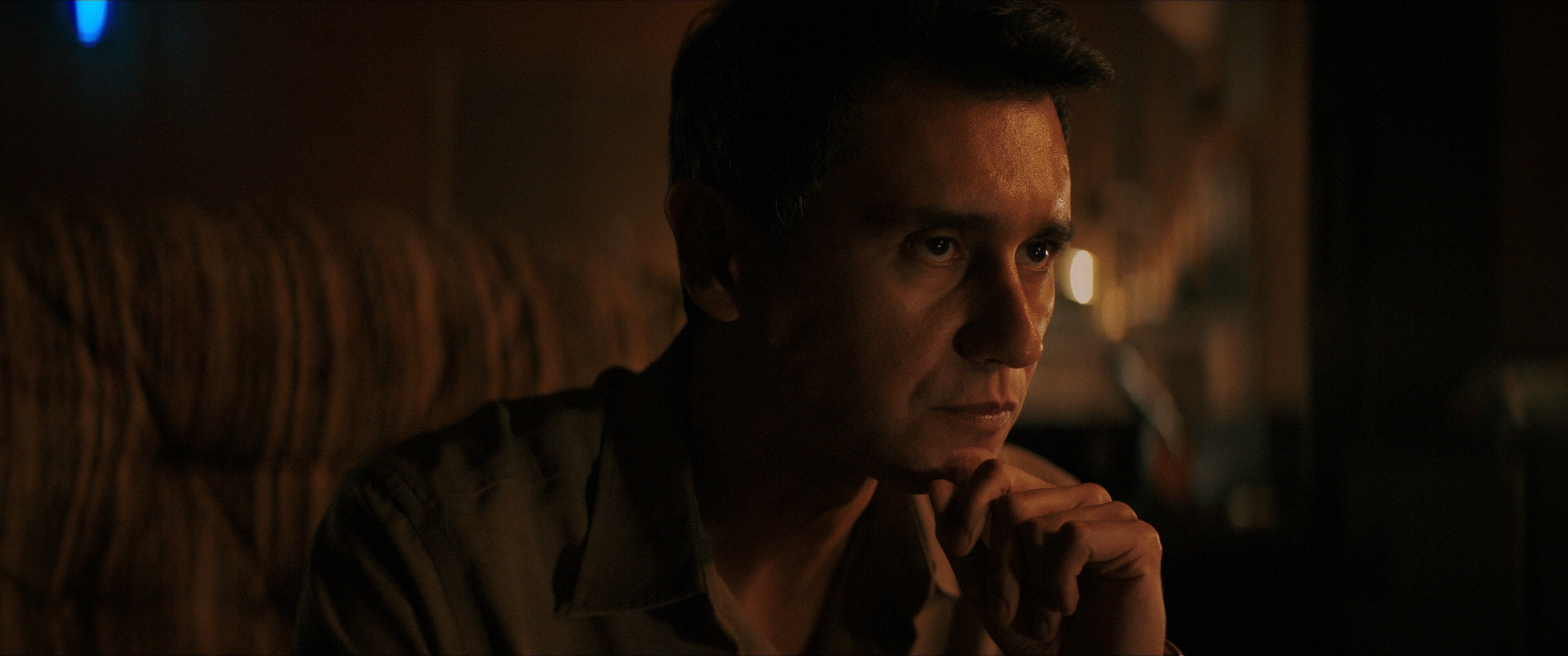 El colombiano Carlos Manuel Vesga hace parte del elenco de 'Pluribus', la serie más reciente de de Vince Gilligan.