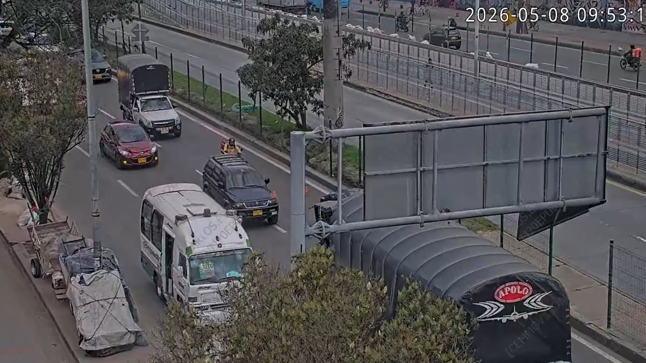Automóvil varado genera caos vehicular en la Autosur.