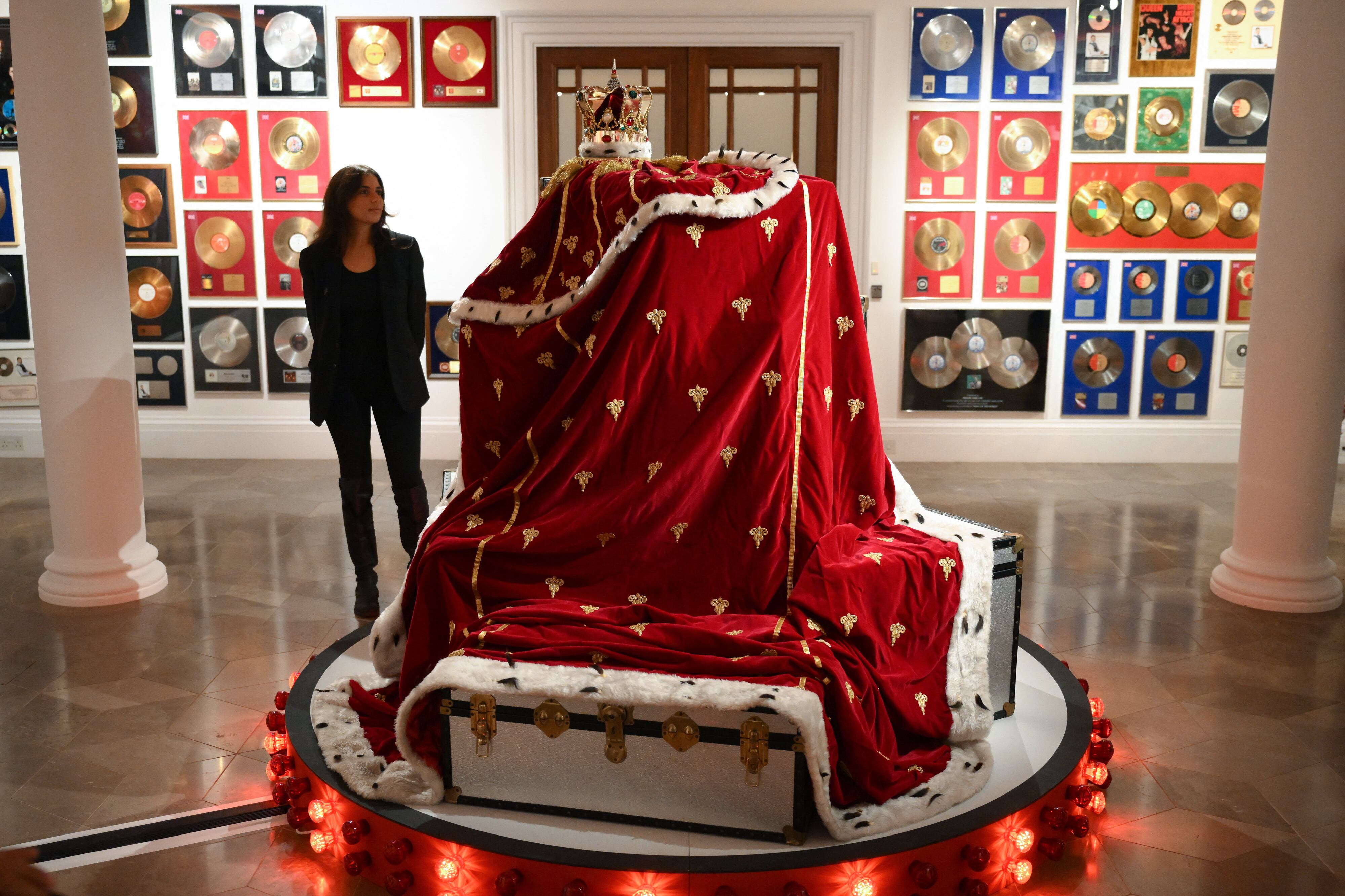 "Mary Austin ha vivido con la colección y la ha cuidado por más de tres décadas", comentó a AFP Gabriel Heaton, especialista en libros y manuscritos de Sotheby's.