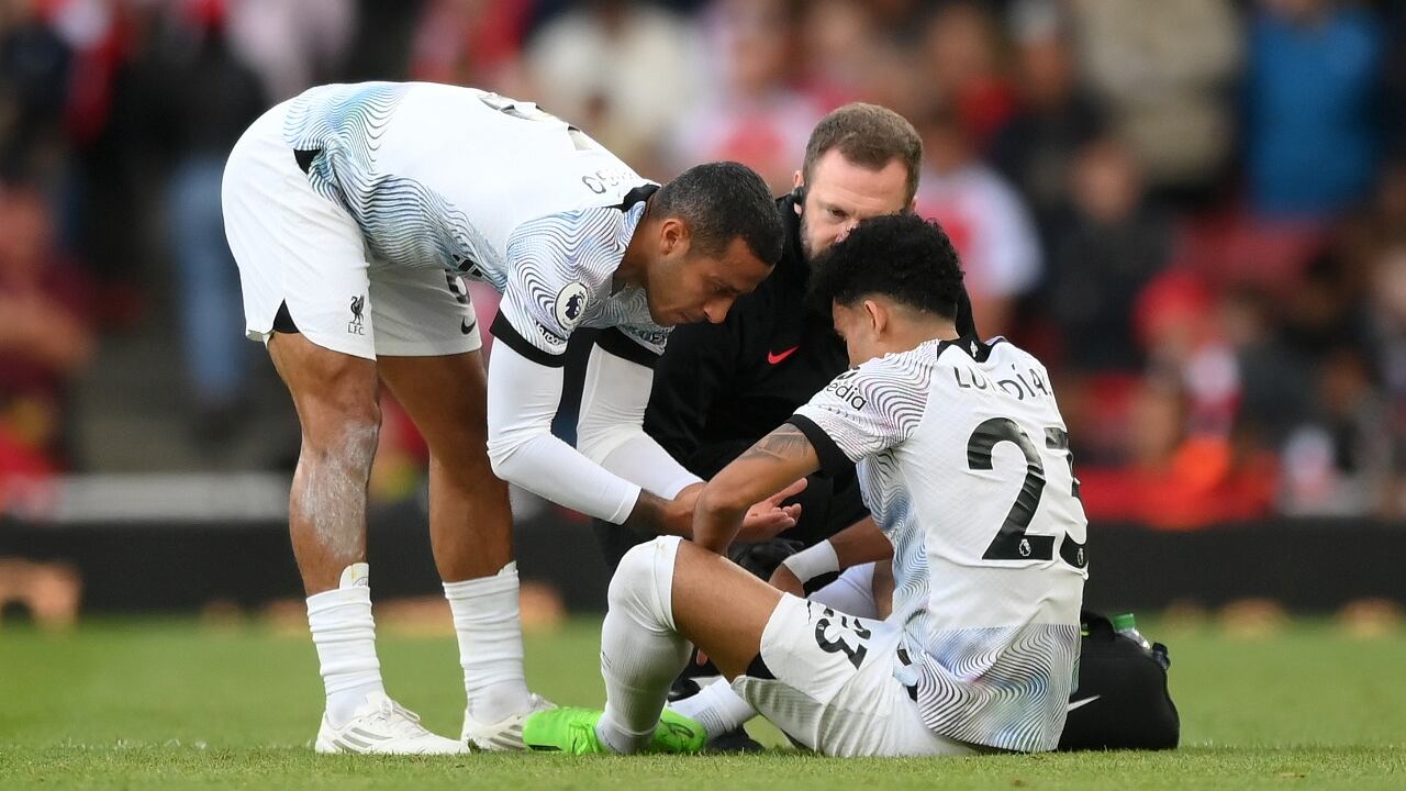 Luis Díaz sale con problemas físicos del partido ante el Arsenal de Inglaterra