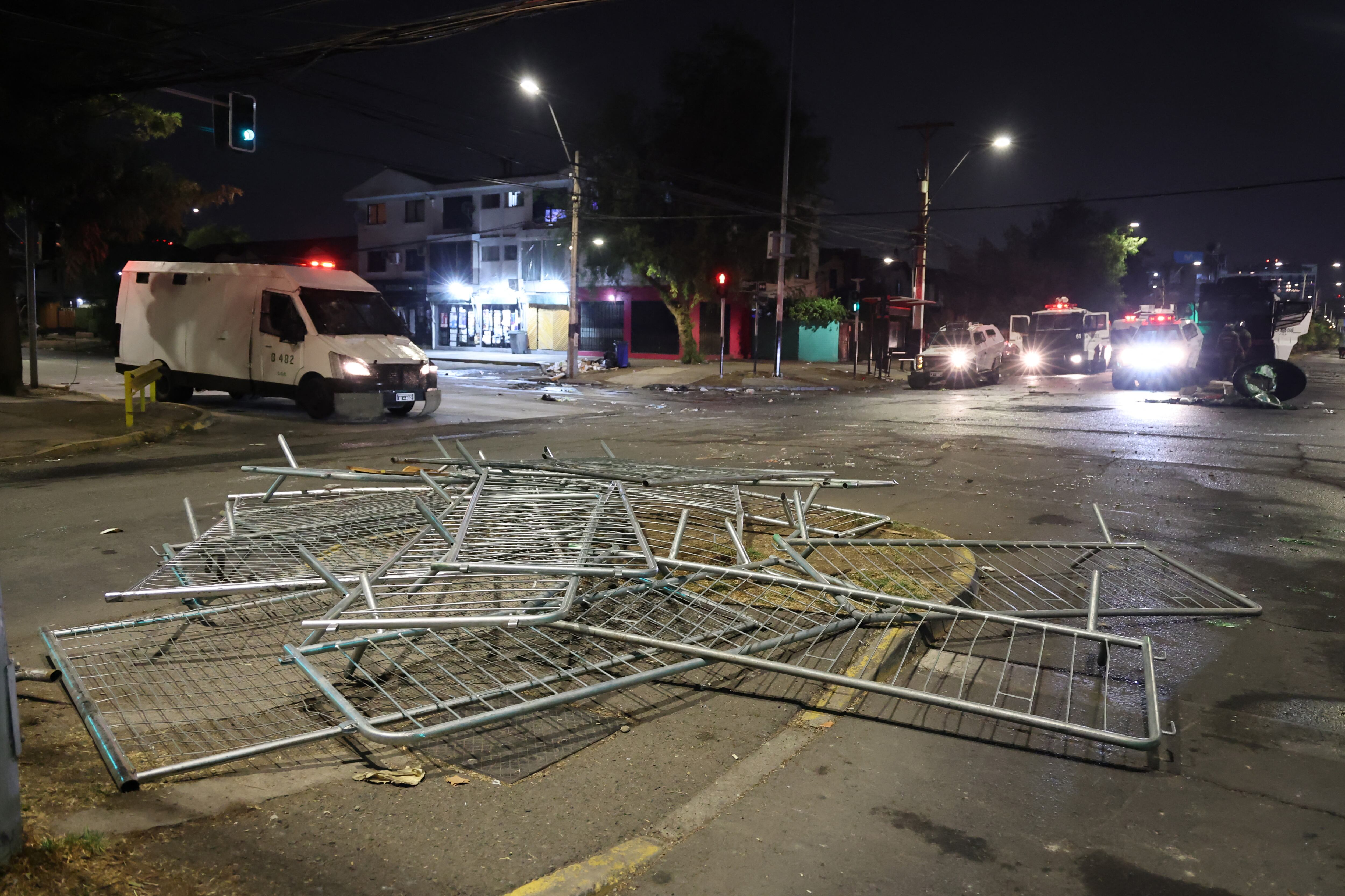 Fences lying down on the street are seen after a group of Colo-Colo's fans tried to force their way into the stadium during the Copa Libertadores group stage football match between Chile's Colo Colo and Brazil's Fortaleza at the Monumental David Arellano stadium in Santiago, on April 10, 2025. Two people were killed Thursday in a stampede as a group of fans tried to force their way into Colo Colo's Monumental stadium in Santiago to watch the match against Brazil's Fortaleza for the Copa Libertadores 2025, authorities said. (Photo by Javier TORRES / AFP)