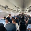 Los 110 colombianos en el avión que los sacó de Israel.
