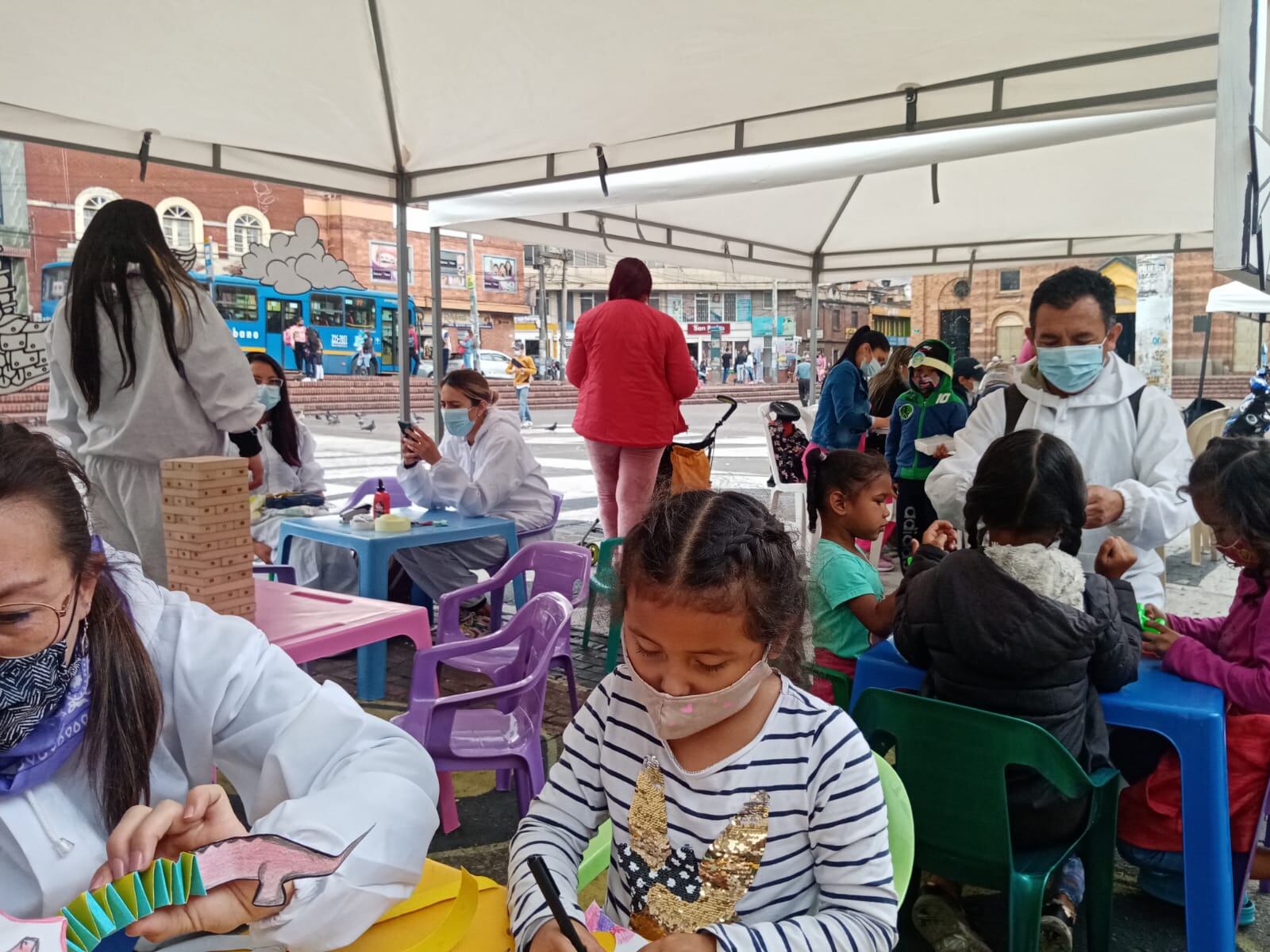 Familias en situación de trabajo infantil, mendicidad y migrantes reciben atención en jornada liderada por la Secretaría de Integración  Social