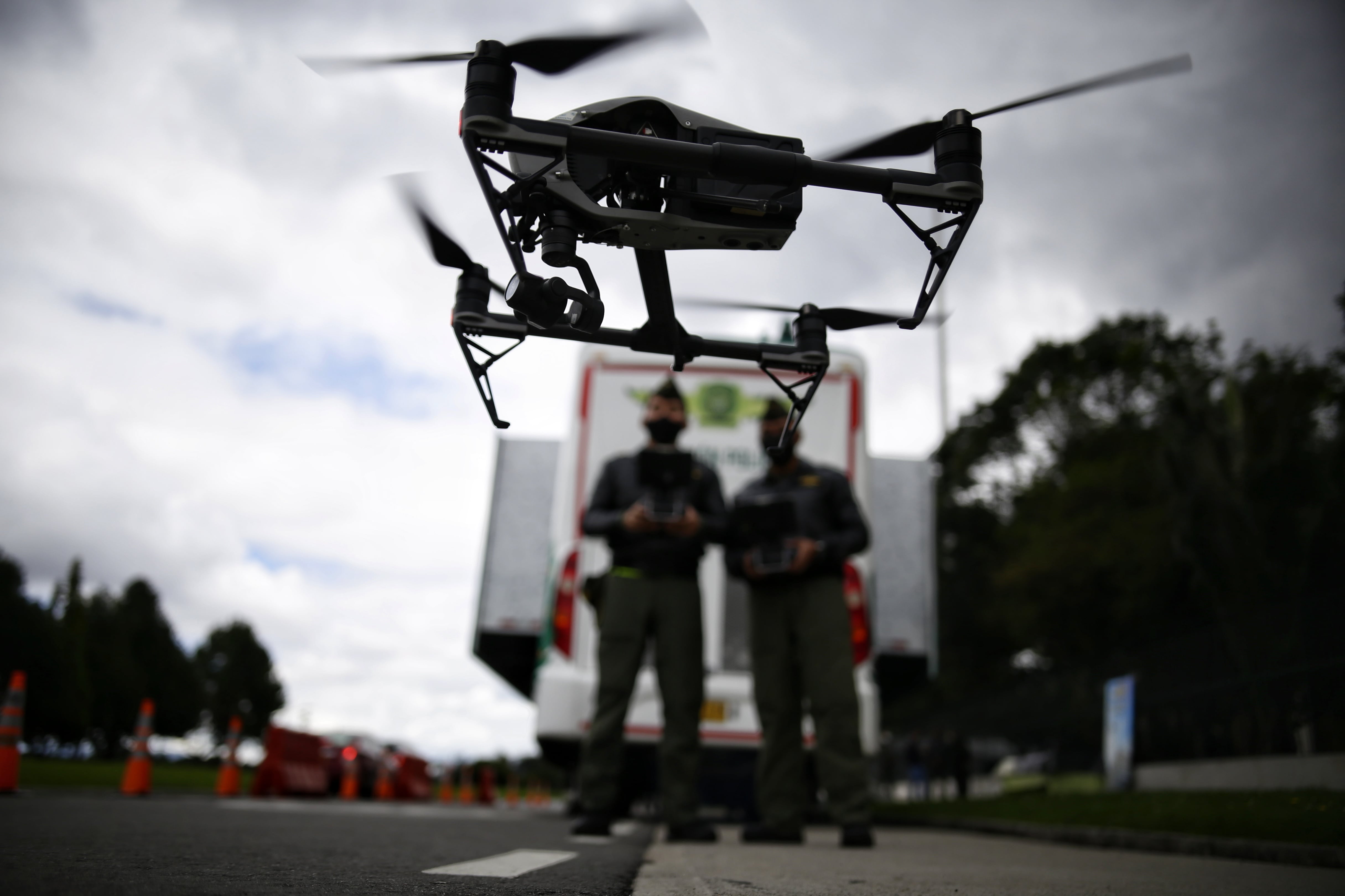 Los drones militares son utilizados por la Fuerza Pública desde hace más de 15 años para labores de seguridad. Con el paso del tiempo, los grupos al margen de la ley iniciaron su implementación para atacar a civiles y militares.