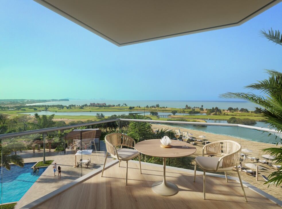 Los apartamentos cuentan con terrazas para disfrutar de una vista envidiable al mar y a uno de los mejores campos de golf del país.