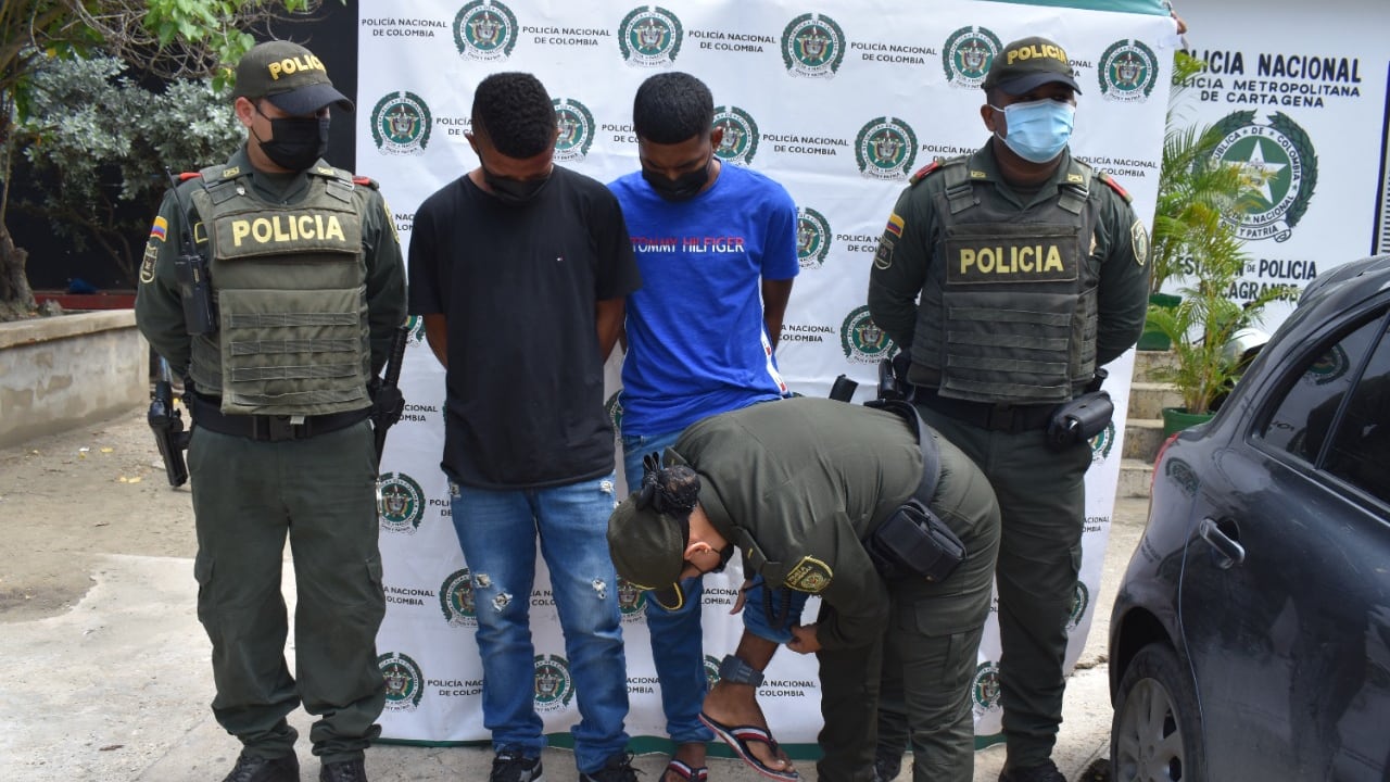 ¡El colmo! Dos condenados tenían brazaletes del Inpec y manejaban un carro robado en Cartagena