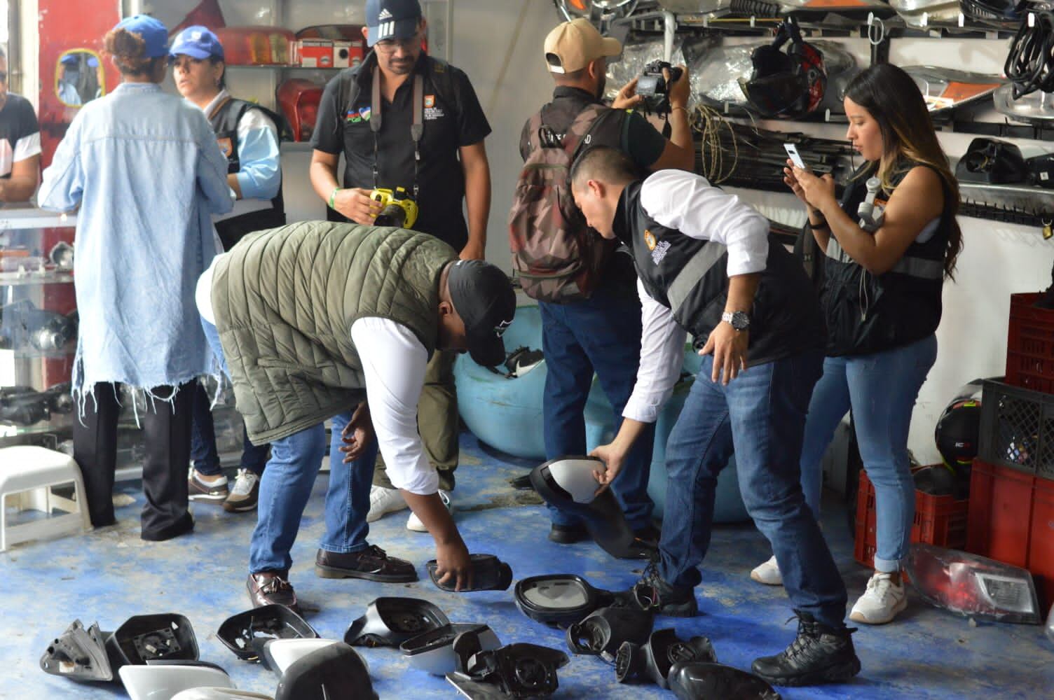 Autoridades decomisaron autopartes de origen dudoso en Cali; varios establecimientos fueron cerrados.