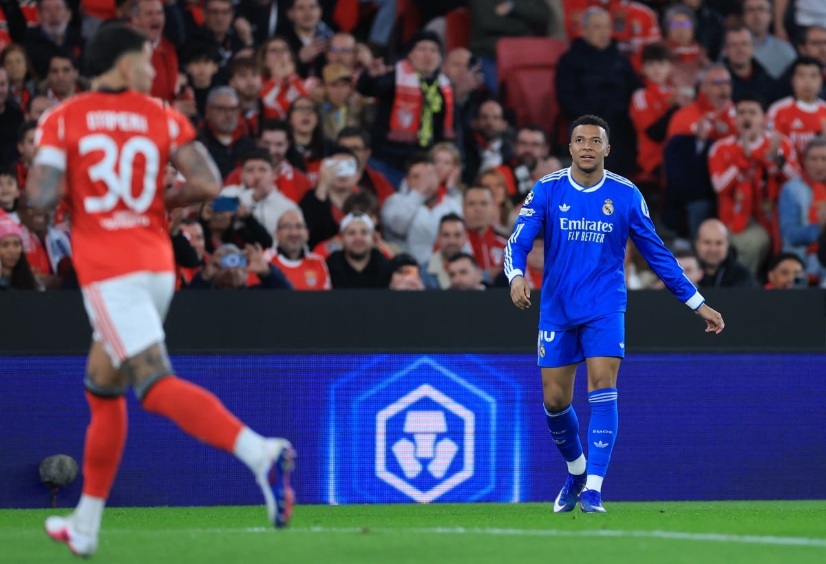 En el cierre del primer tiempo, el equipo blanco acorraló a su rival sin lograr abrir el marcador.