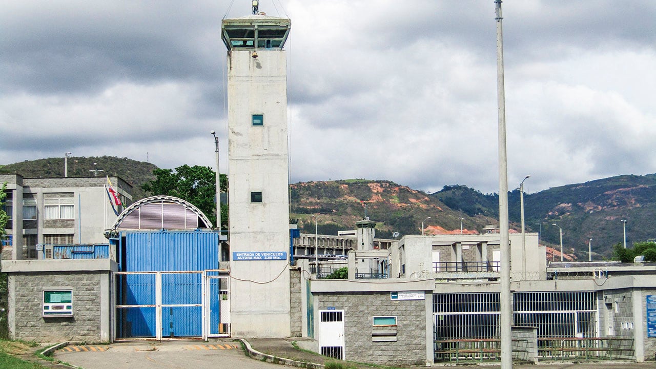 En la cárcel de Palogordo, en Girón, Santander, se habrían conocido el informante y alias Barbas del ELN. Ahí se convirtió en su hombre de confianza.