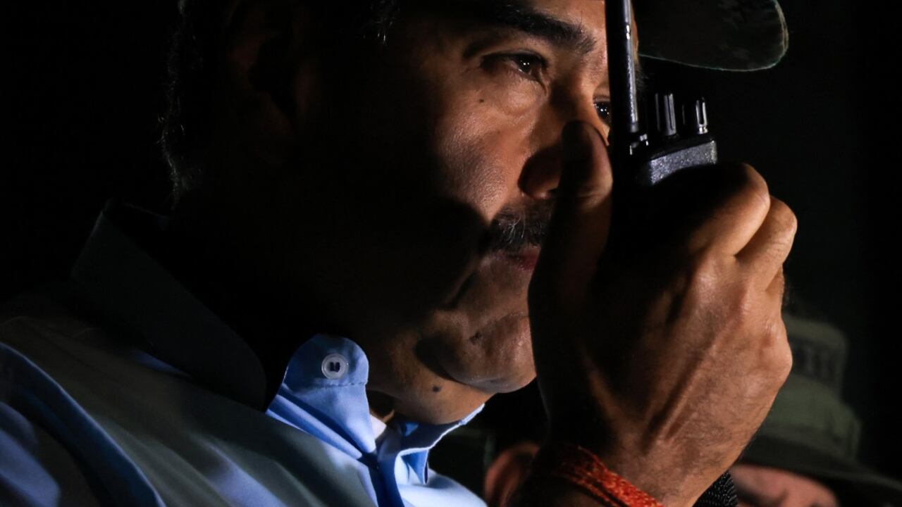 Esta fotografía publicada por la oficina de prensa de la Presidencia venezolana muestra al presidente de Venezuela, Nicolás Maduro, hablando durante un despliegue militar en la ciudad de Caribia, en las afueras de Caracas, el 11 de septiembre de 2025. (Foto de JHONN ZERPA / Presidencia de Venezuela / AFP)