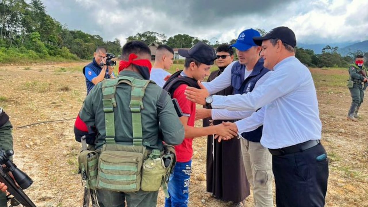 El ELN liberó a dos militares que estaban secuestrados.