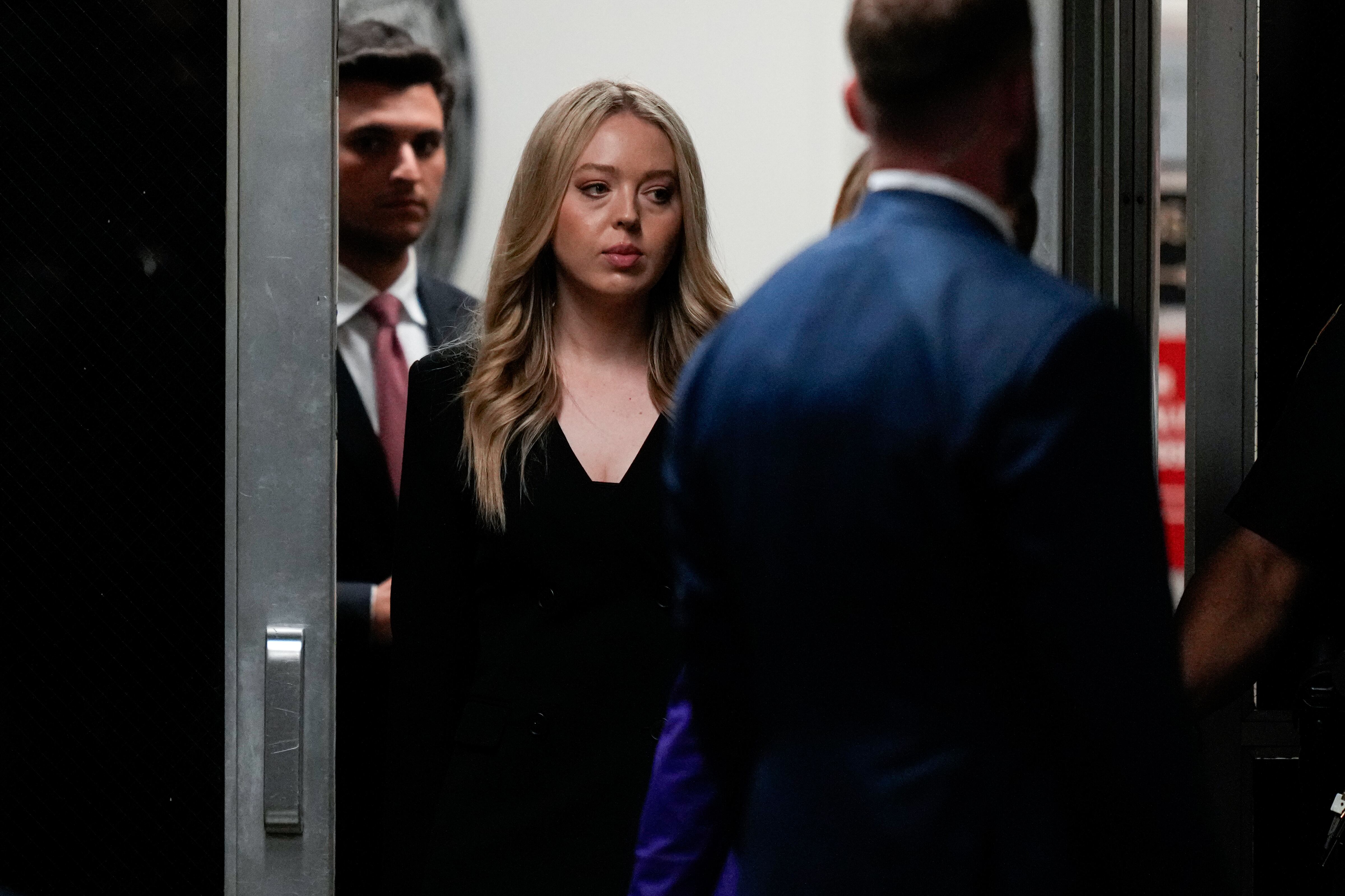 Tiffany Trump regresa de un descanso durante el juicio por dinero secreto del ex presidente Donald Trump en el Tribunal Penal de Manhattan el 28 de mayo de 2024 en la ciudad de Nueva York.