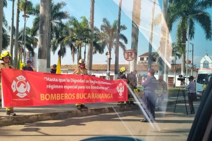 Plantón de Bomberos en Bucaramanga