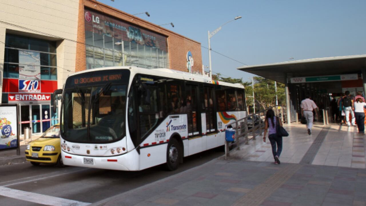El Transmetro de Barranquilla debería cobrar 3.000 pesos por pasaje para ser sostenible y solo cobra 1.600. En diciembre, un grupo de conductores hizo huelga porque le debían sus salarios.