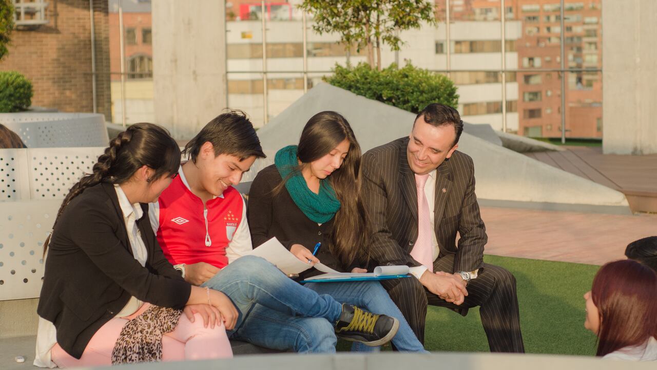 La facultad de Mercadeo de la Universidad Santo Tomás busca preparar a sus estudiantes para satisfacer las necesidades del consumidor de la pospandemia.