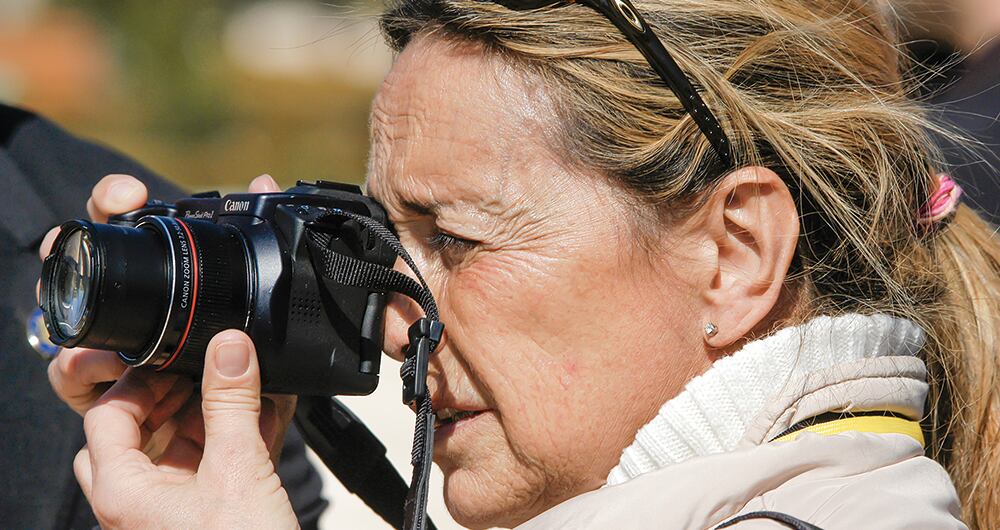 La fotógrafa Queca Campillo, despechada, grabó un diario en video con detalles escandalosos de su relación. 