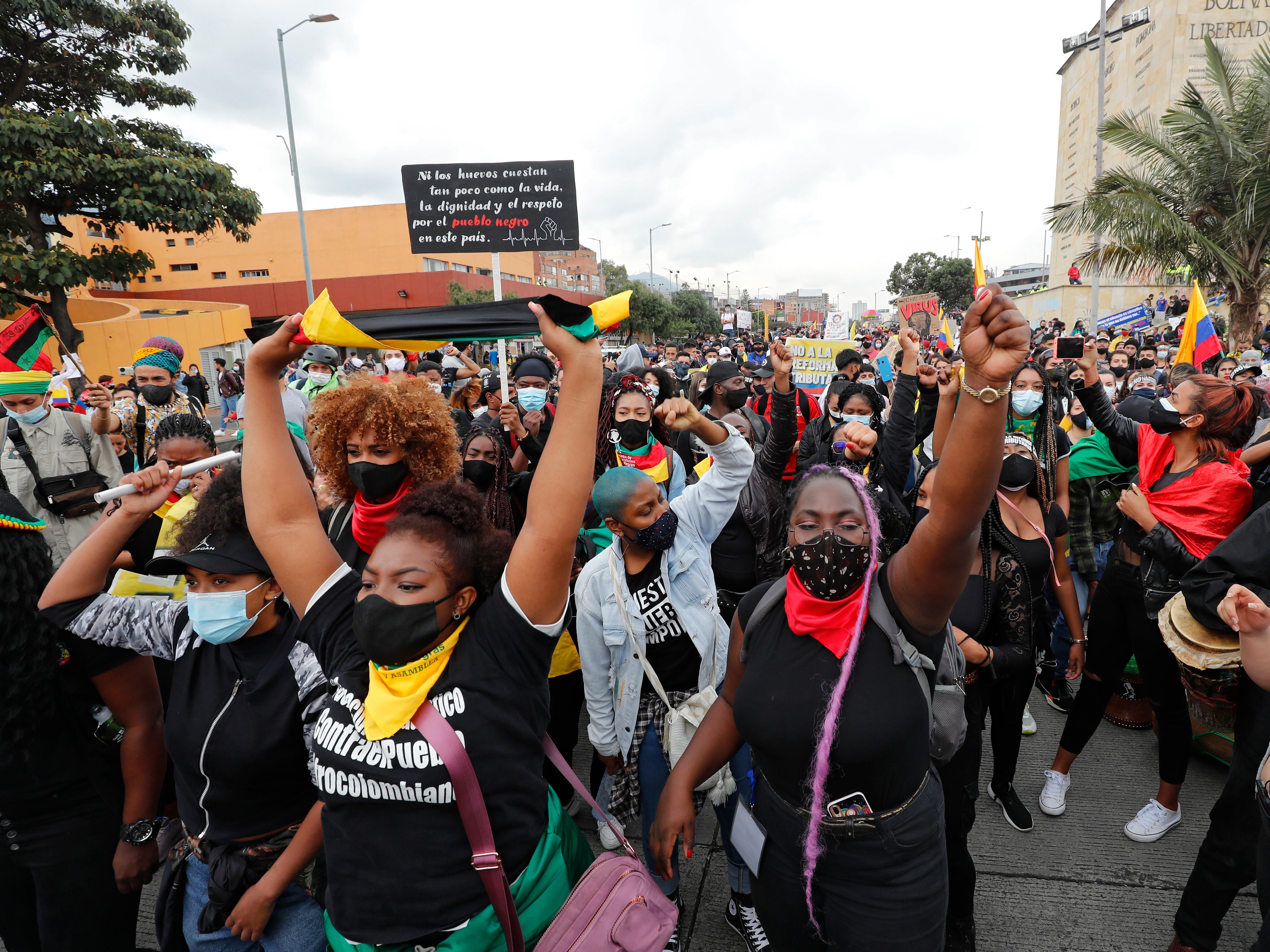 Corporación Manos Visibles lanzó programa de becas para maestrías mercadeo y negocios para afrodescendientes e indígenas
