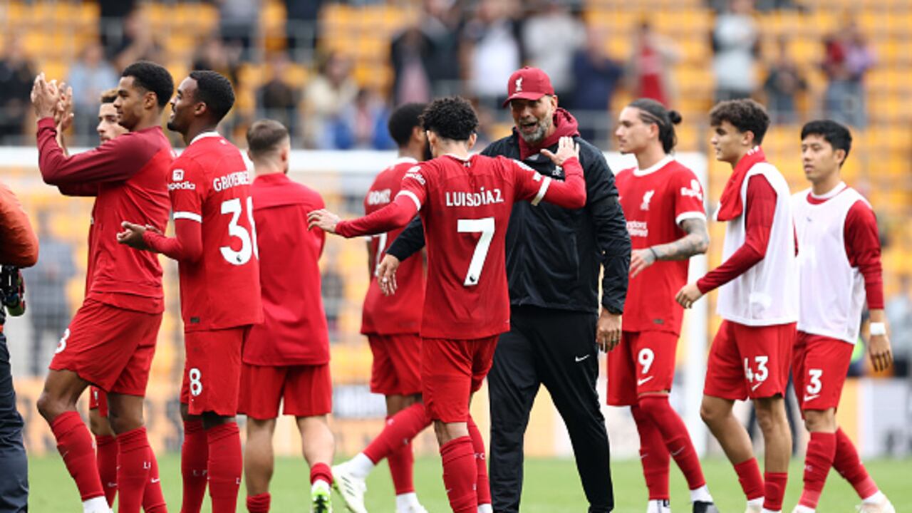 Jurgen Klopp felicitando a Díaz ante Wolves.